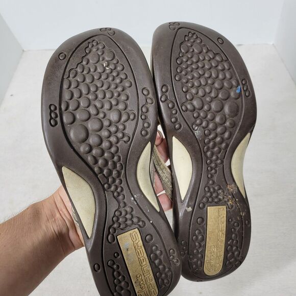 Clarks Sandals Womens Size 8.5 Tan Leather Flip Flop Shoes Pool Beach Summer - Picture 11 of 13
